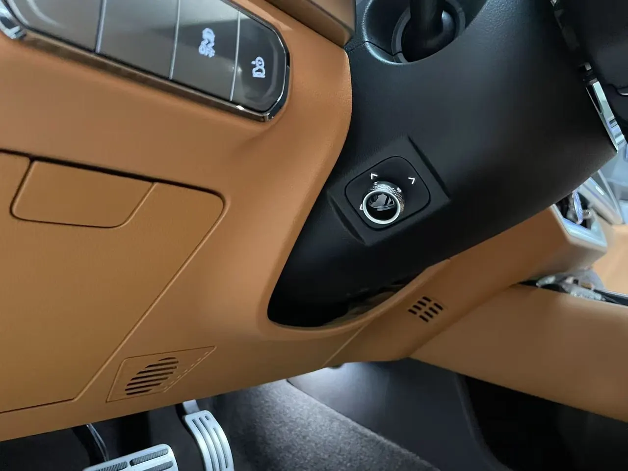 Tank 500 New Energy 2026 Model Tank 500 Hi4-T 2.0T Smart Enjoyment Version Automatic Transmission 15