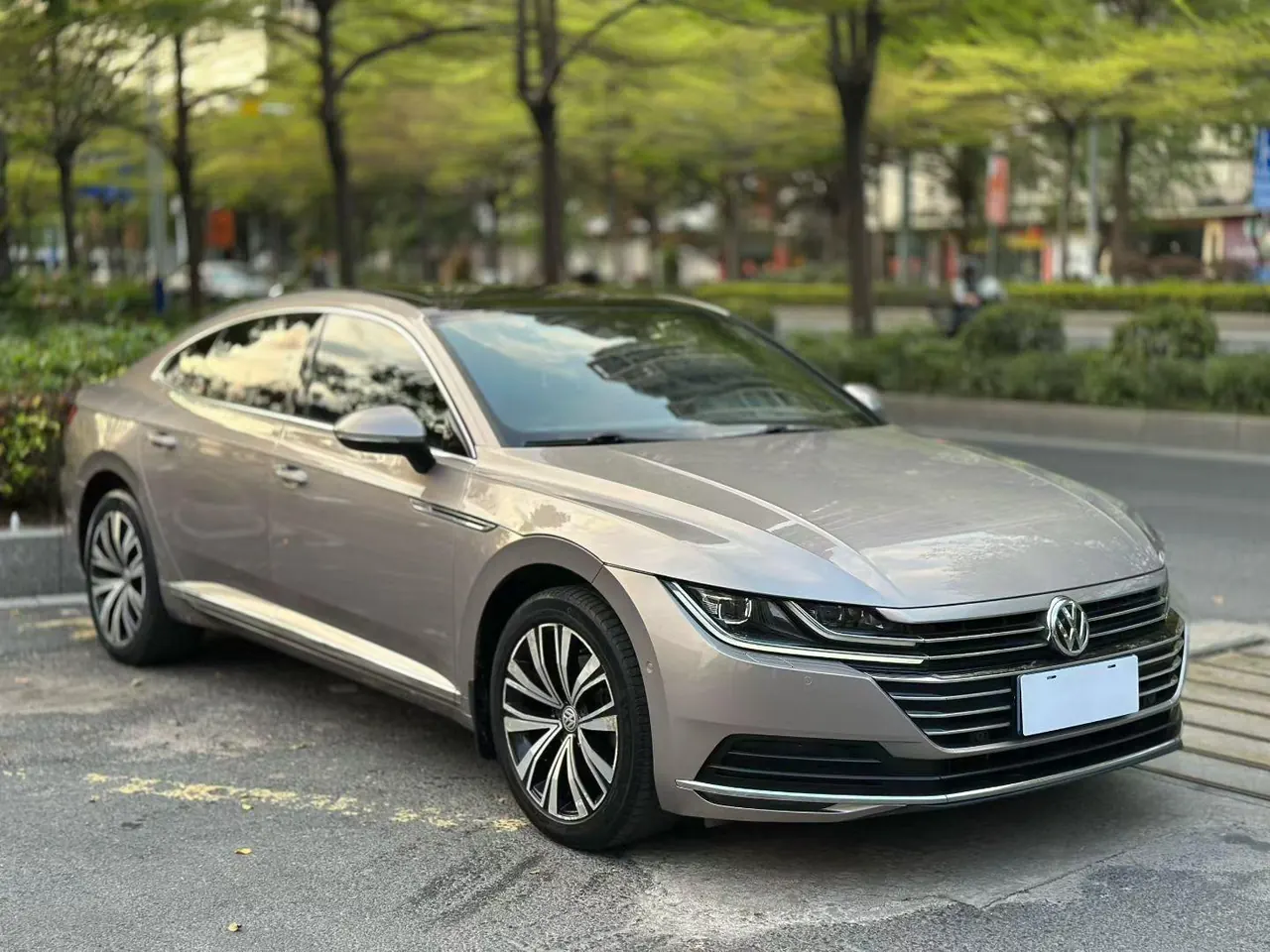 Volkswagen 2020 CC 2.0TSI 330TSI beauty version of automatic gear 3