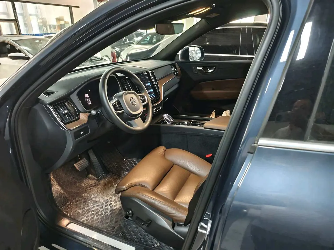 Volvo 2024 XC60 48V 2.0T B5 4-wheel drive Zhiyuan Deluxe Edition Automatic Gear 5