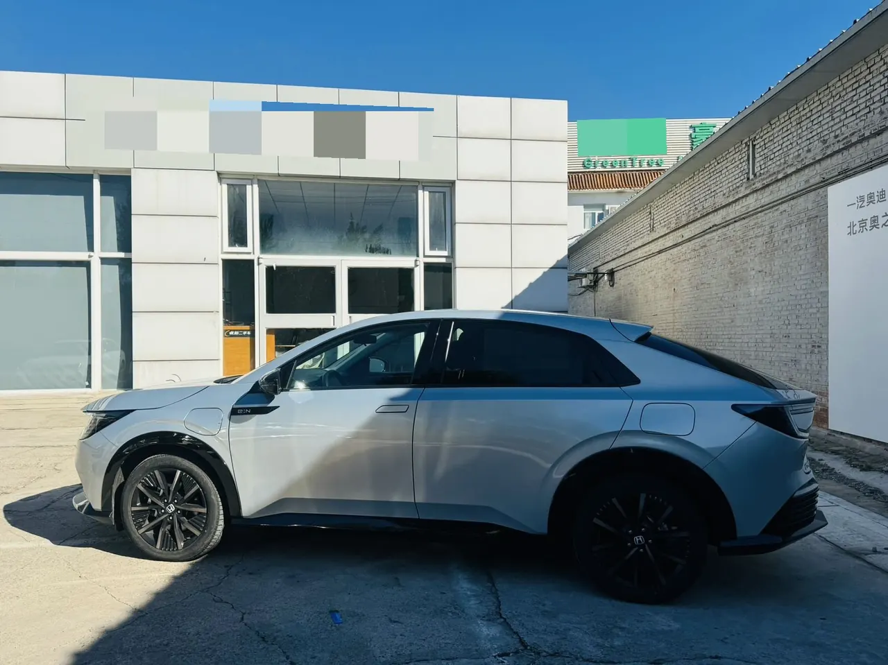 Honda 2024 e:NP2 (Pole 2) Advanced Automatic Gear 2
