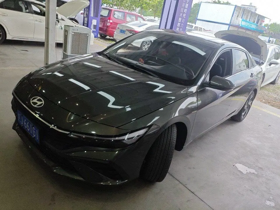 打开图片灯箱:Hyundai 2023 Elantra -3-compartment 1.5 stepless LUX premium automatic gear