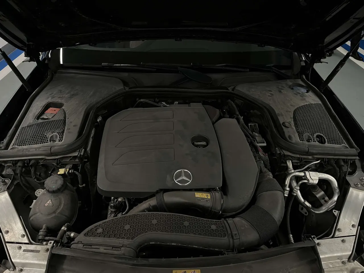 Mercedes Benz E Class 2023 E 260 L 2.0T Automatic 17