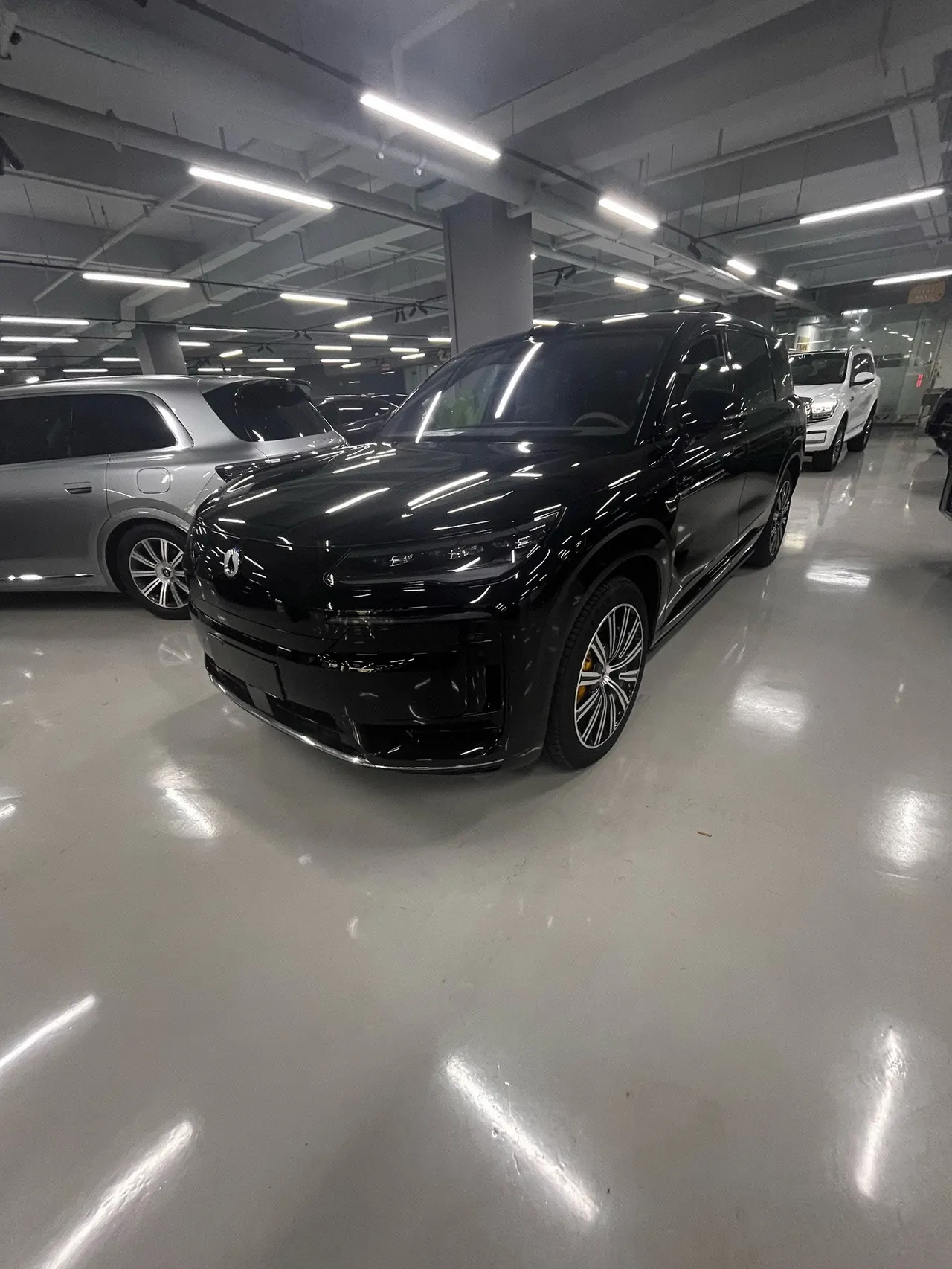 Открыть галерею: Denza 2026 Denza N9 2.0T Stepless Flash Charge Premium Automatic Gear