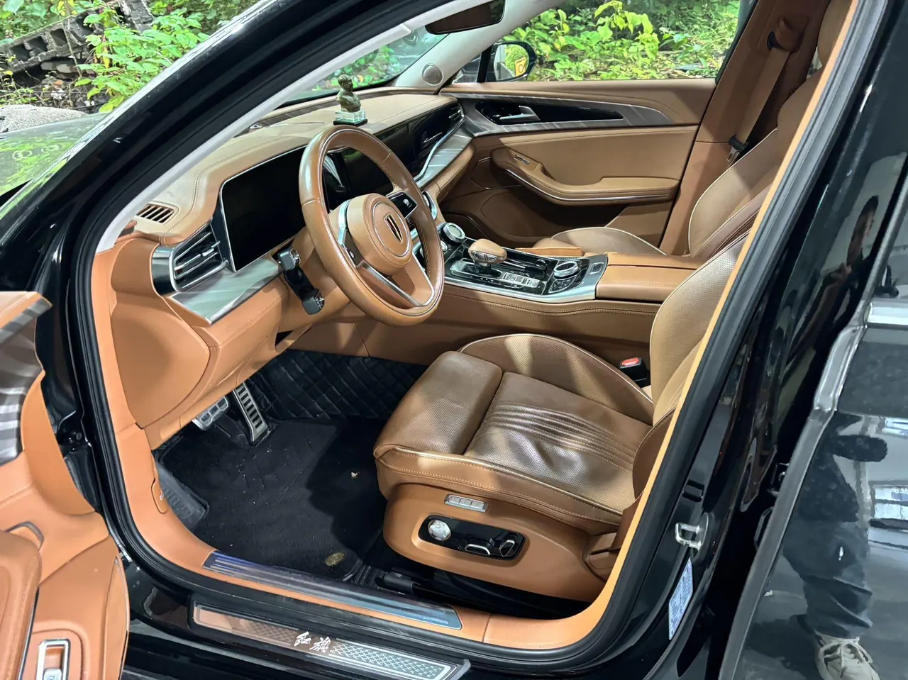 HongQi 2020 H9 48V 2.0T Zhilian Flag Edition Automatic Gear 3