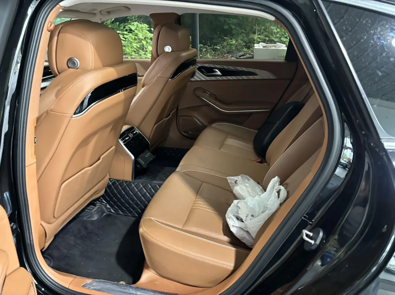 HongQi 2020 H9 48V 2.0T Zhilian Flag Edition Automatic Gear 4