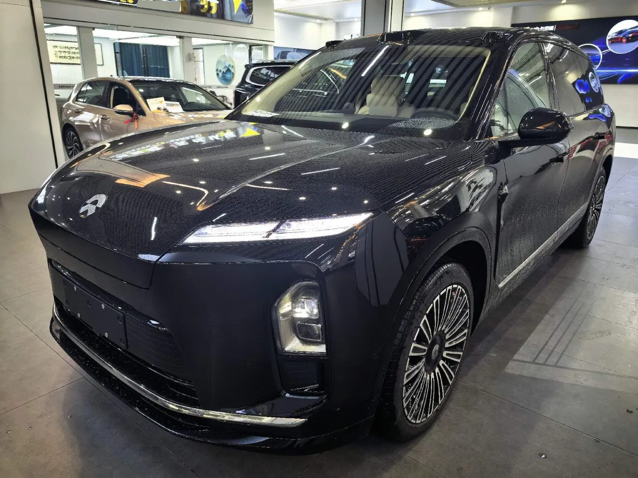 Открыть галерею: NIO 2026 ES8 6-seat executive deluxe automatic gear