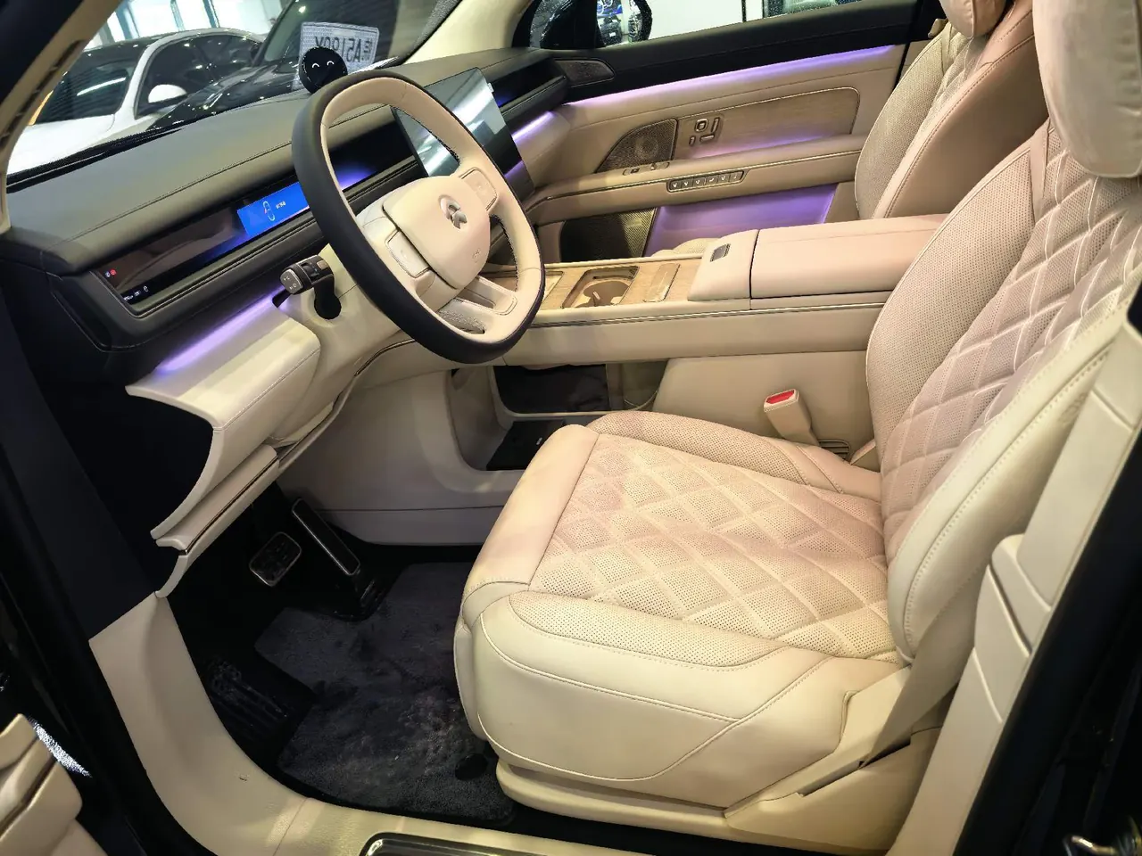 NIO 2026 ES8 6-seat executive deluxe automatic gear 3