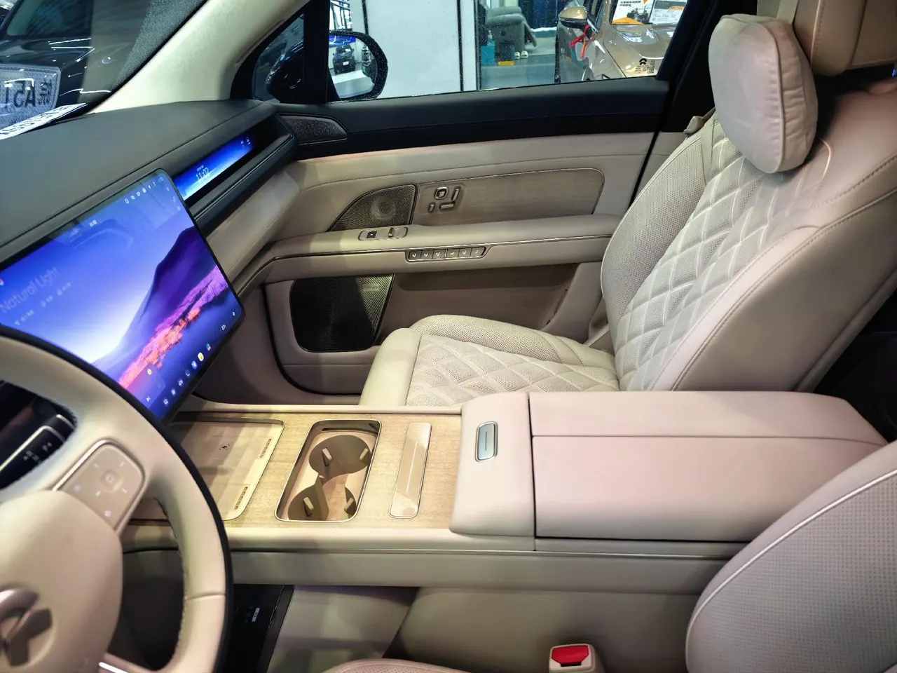 NIO 2026 ES8 6-seat executive deluxe automatic gear 4