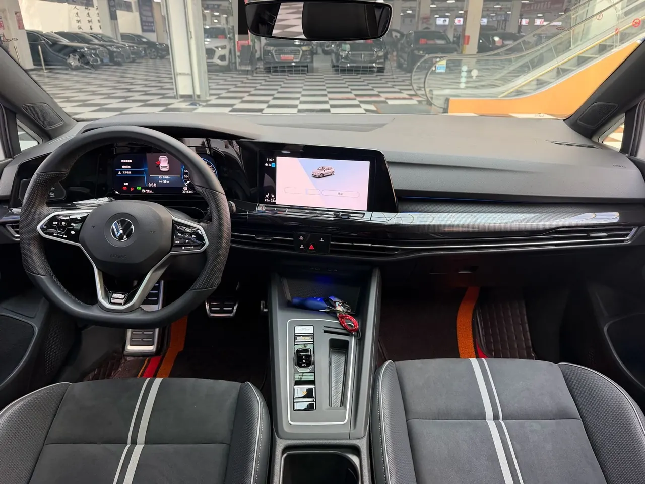 Volkswagen 2021 Golf 8 R-Line 1.4TSI 280TSI Automatic 10