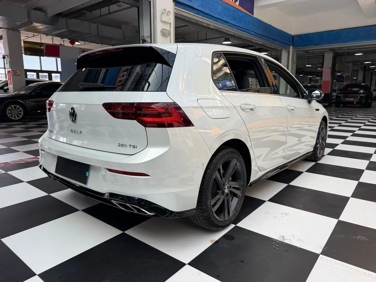 Volkswagen 2021 Golf 8 R-Line 1.4TSI 280TSI Automatic 14