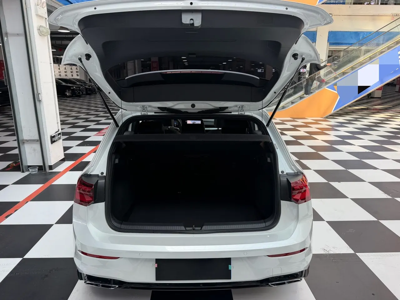 Volkswagen 2021 Golf 8 R-Line 1.4TSI 280TSI Automatic 16