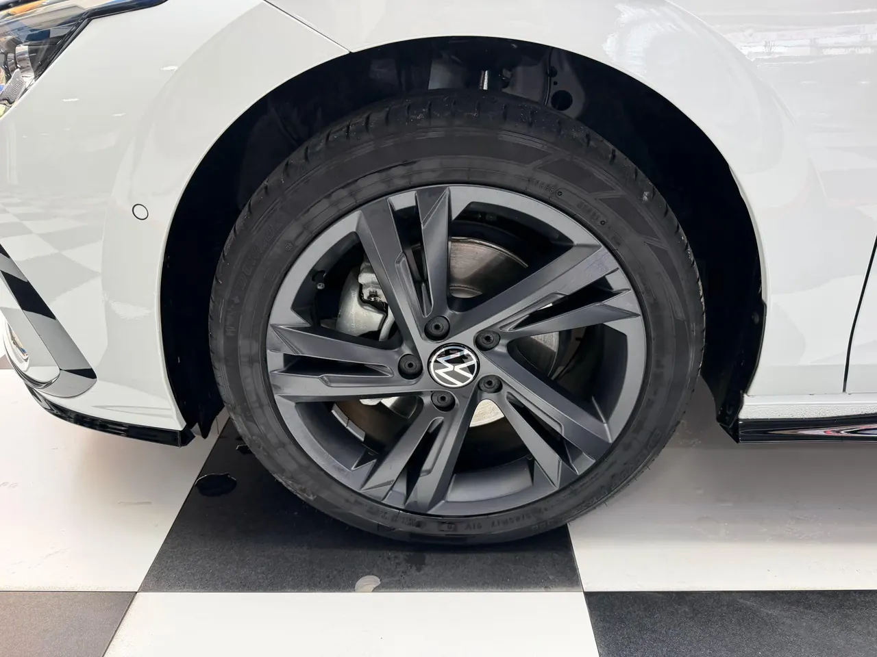Volkswagen 2021 Golf 8 R-Line 1.4TSI 280TSI Automatic 4