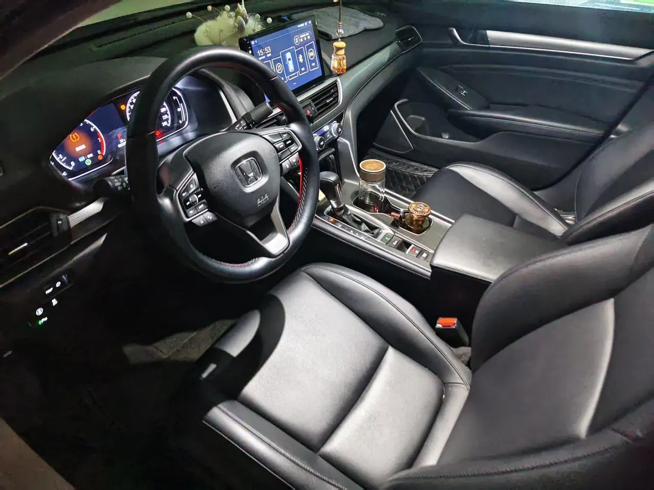 Honda 2021 10th Generation Accord 1.5T Stepless 260TURBO Luxury Star Limited Edition Automatic Gear 4