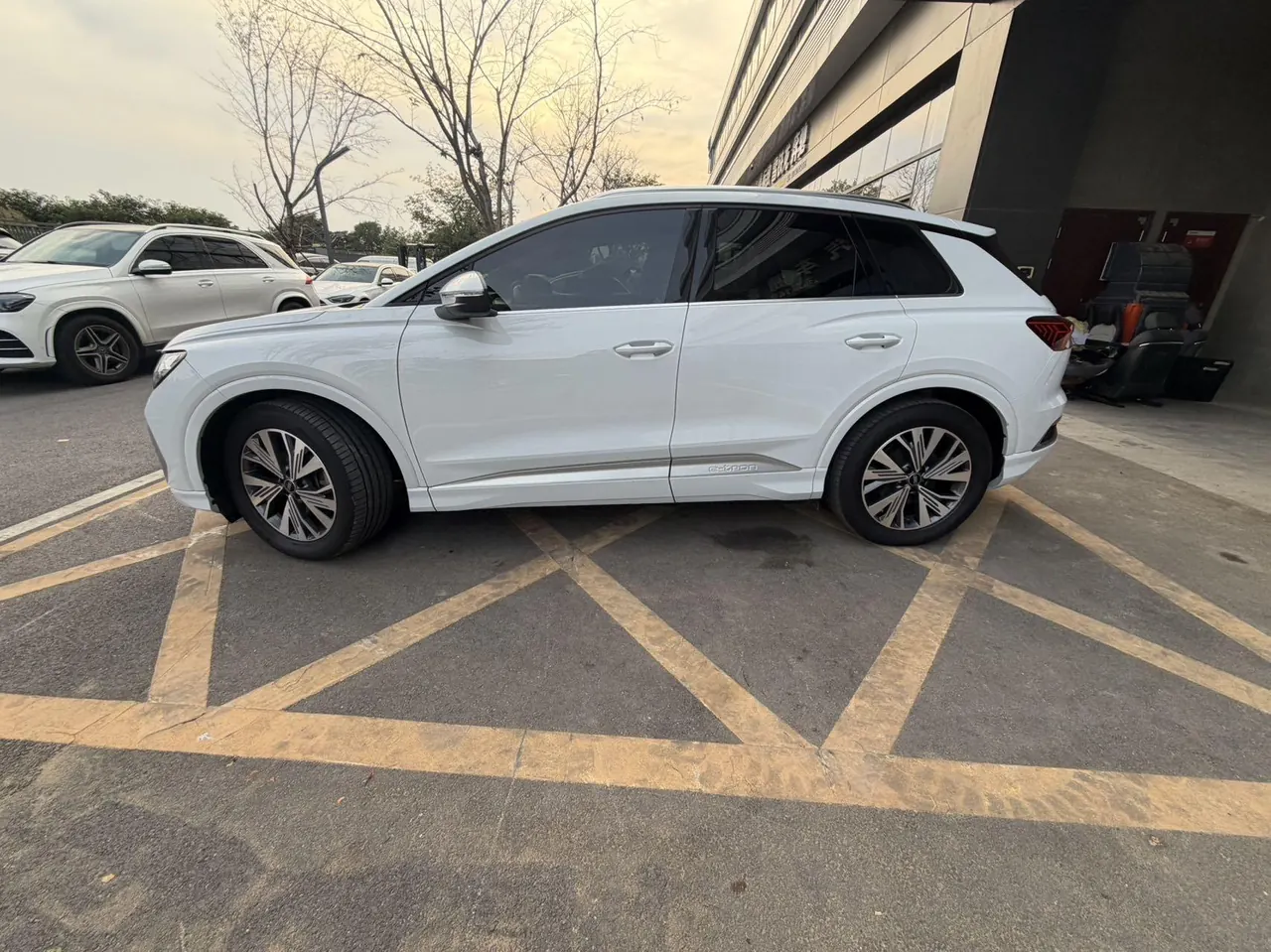 Audi 2023 Q4 e-tron 40 Creation Edition Automatic Gear 3