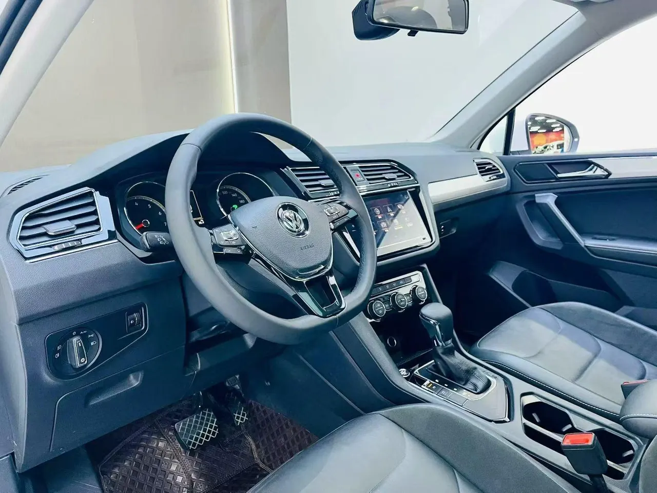 Volkswagen 2020 Tiguan L 2.0TSI 330TSI Two-Drive Panoramic Comfort Edition Automatic Gear 4