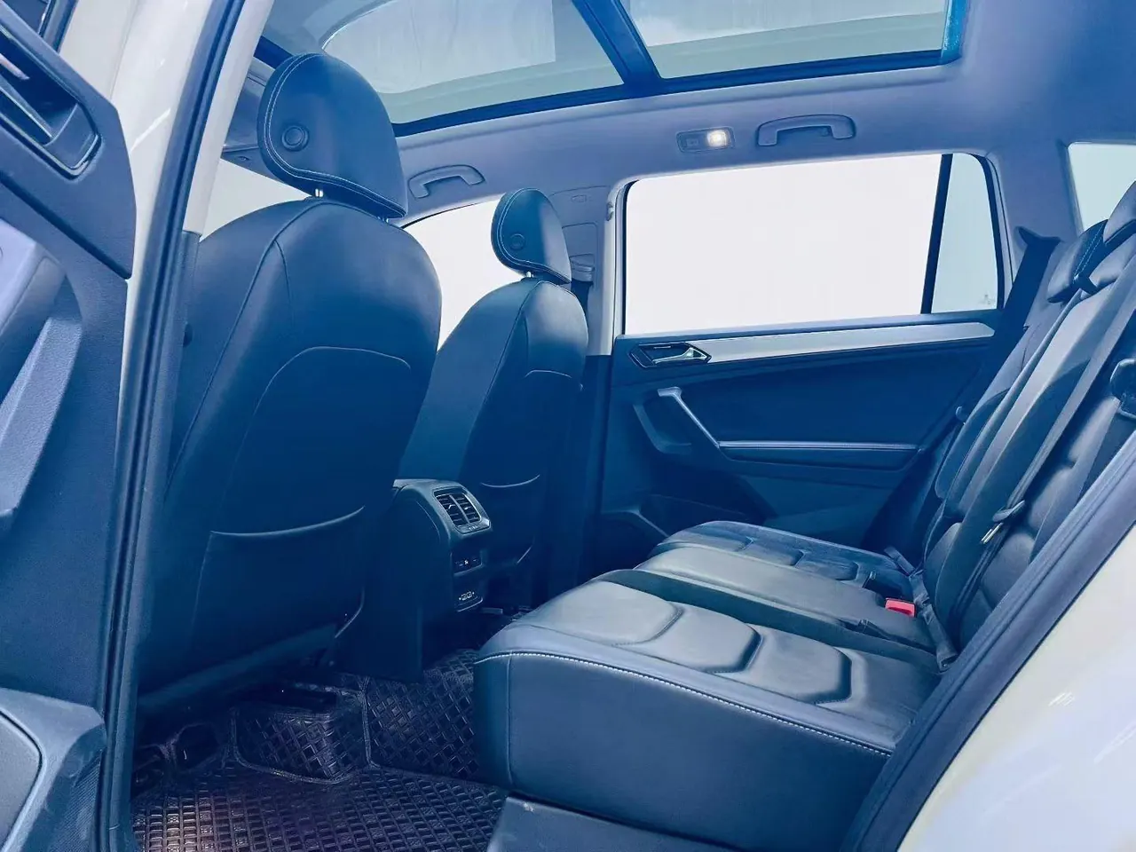 Volkswagen 2020 Tiguan L 2.0TSI 330TSI Two-Drive Panoramic Comfort Edition Automatic Gear 6