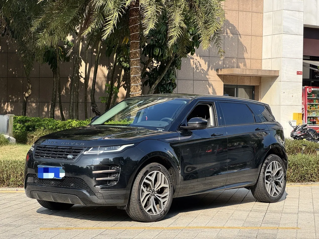 Open image lightbox: Land Rover 2026 Range Rover Aurora L 48V 2.0T SE Automatic