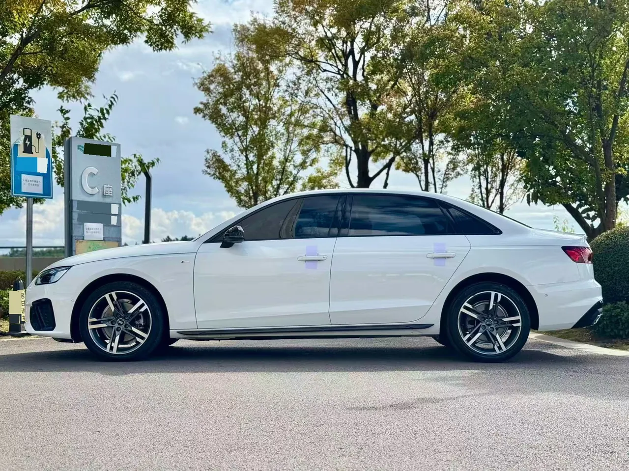Audi 2023 A4L 2.0TFSI 40TFSI Deluxe Dynamic Automatic 5