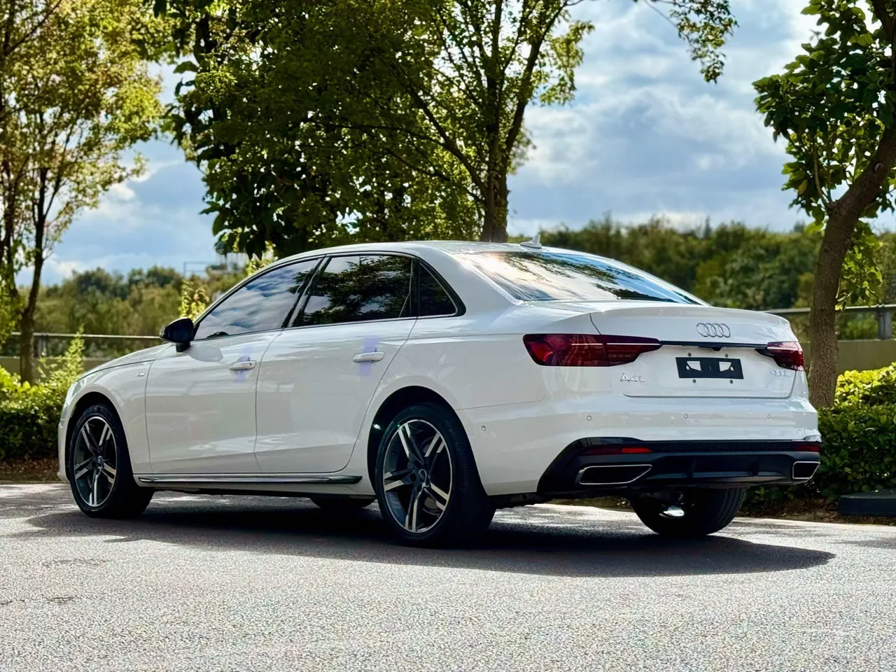 Audi 2023 A4L 2.0TFSI 40TFSI Deluxe Dynamic Automatic 9
