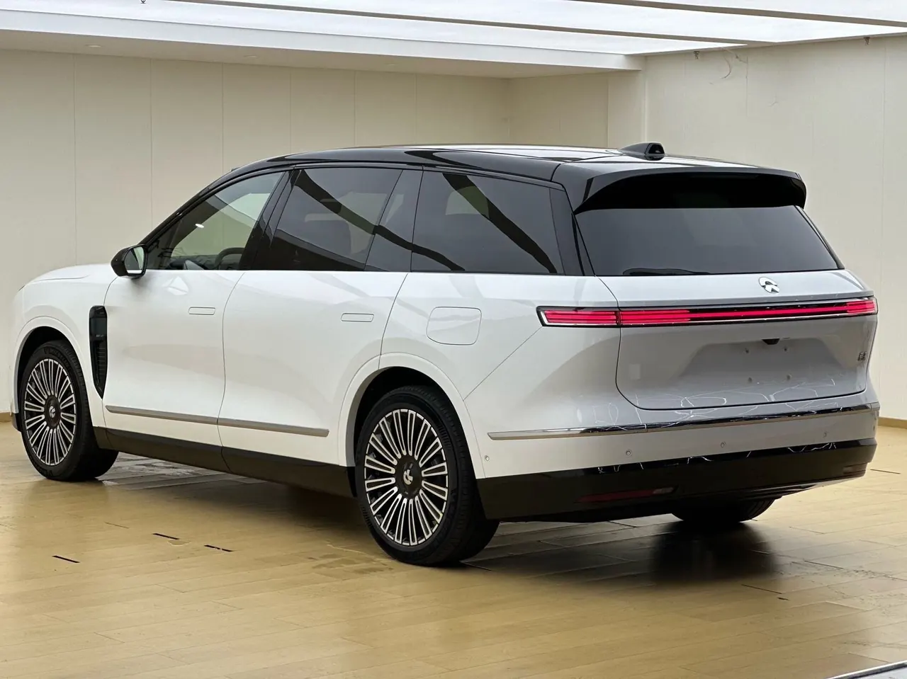 NIO 2026 ES8 5-seat Executive Deluxe Automatic Gear 11