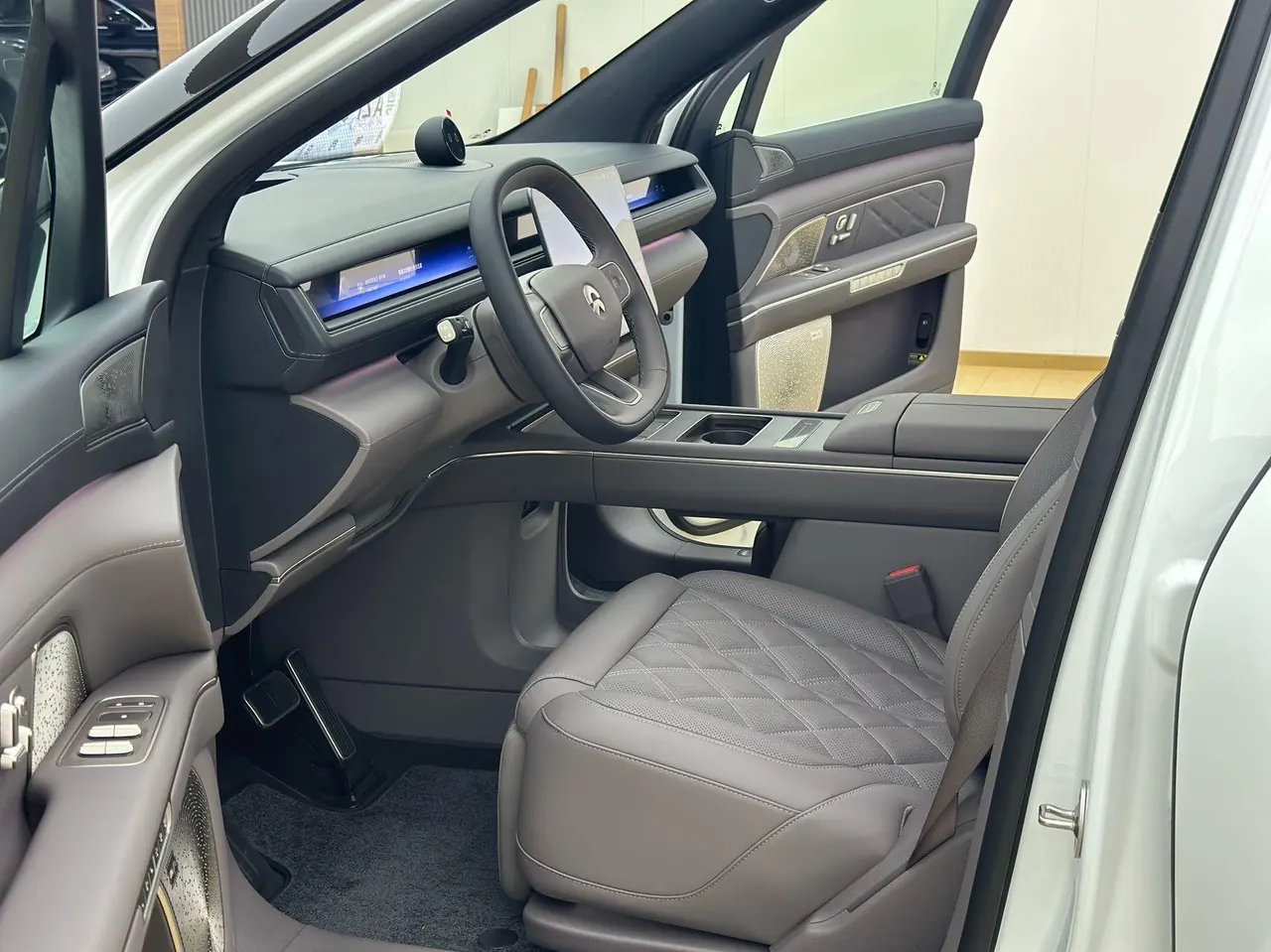 NIO 2026 ES8 5-seat Executive Deluxe Automatic Gear 4