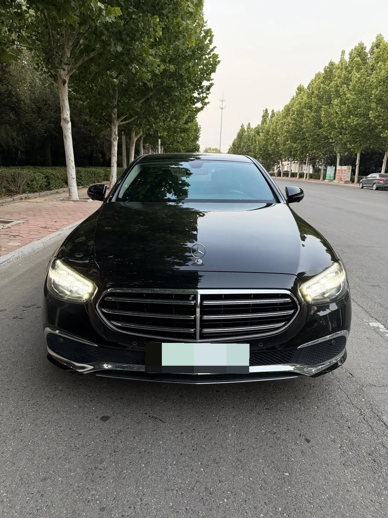 Mercedes Benz Class E New Energy 2022 E 350 e L 2.0T (Change 2) Automatic Gear 2