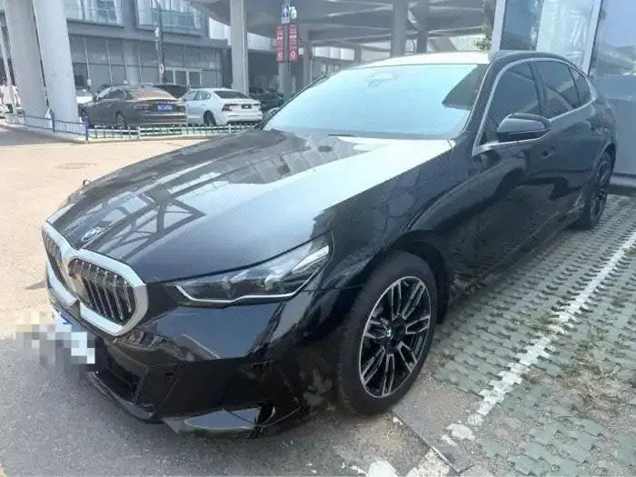 Open image lightbox: BMW 5 Series 2026 model 530Li 48V 2.0T Leading Edition M Sport Package Automatic