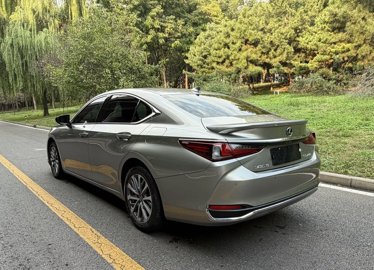 Lexus ES (Imported) 2023 ES200 2.0 Stepless Premium Edition Automatic Gear 7