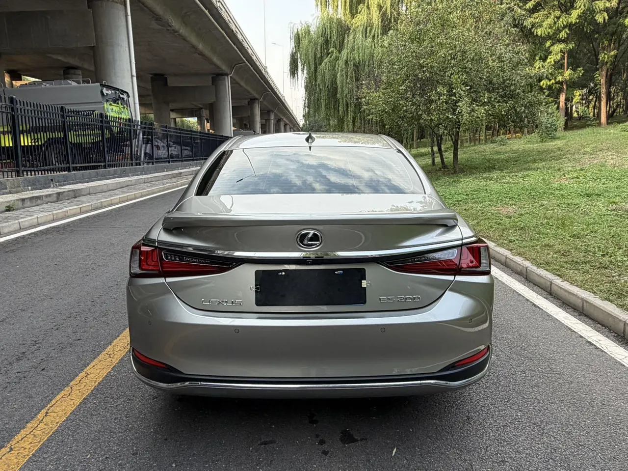 Lexus ES (Imported) 2023 ES200 2.0 Stepless Premium Edition Automatic Gear 8