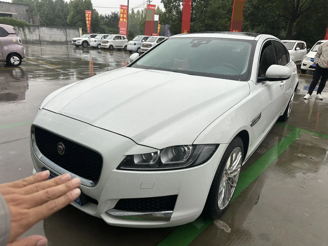 Открыть галерею: Jaguar 2020 XFL 2.0T P 10000.00g Drive Elite Automatic Gear