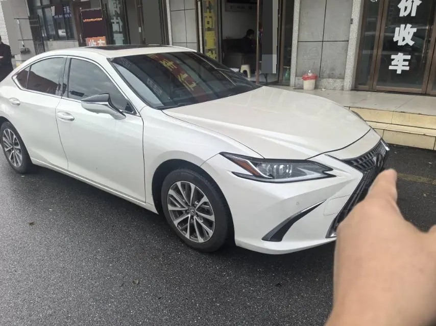 Lexus ES (Imported) 2023 ES260 2.5 Excellence Automatic Gear 2