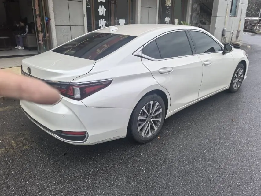 Lexus ES (Imported) 2023 ES260 2.5 Excellence Automatic Gear 3