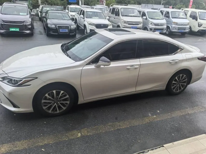 Lexus ES (Imported) 2023 ES260 2.5 Excellence Automatic Gear 4