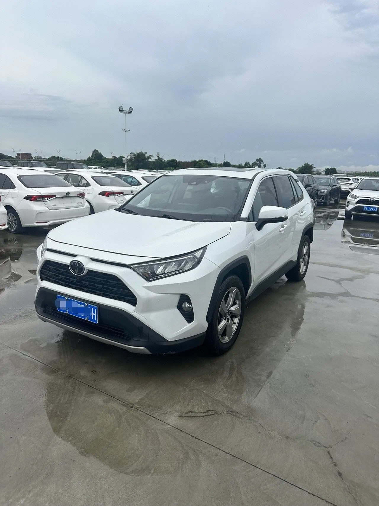 Open image lightbox: Toyota 2022 RAV4 Rongbo 2.0 Stepless Two-Drive Fashion Plus Edition Automatic Gear