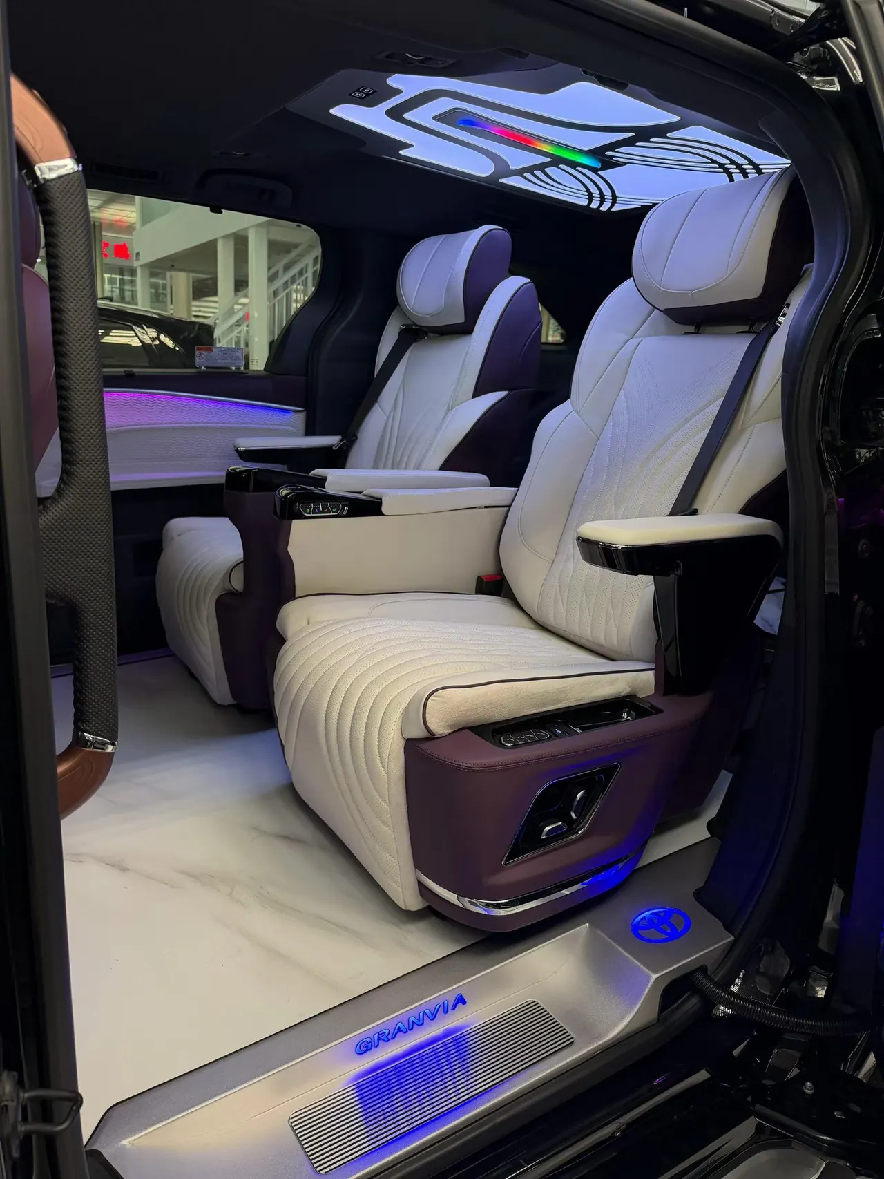 Toyota 2026 Grevia HYBRID 2.5 Stepless Comfort Edition Automatic Transmission 4