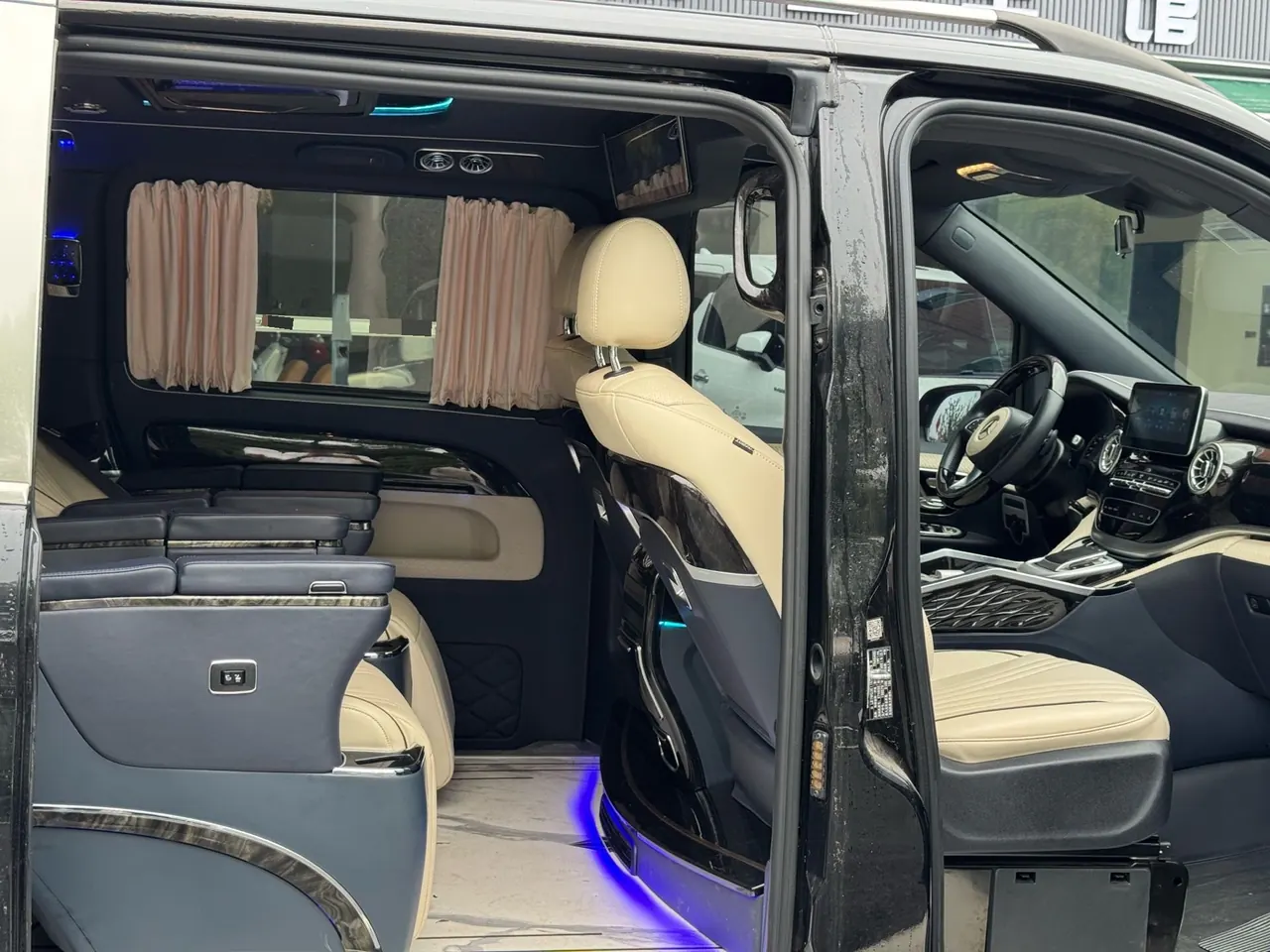 Mercedes Benz 2021 Vito 2.0T Business Edition 7-seat Automatic Gear 12