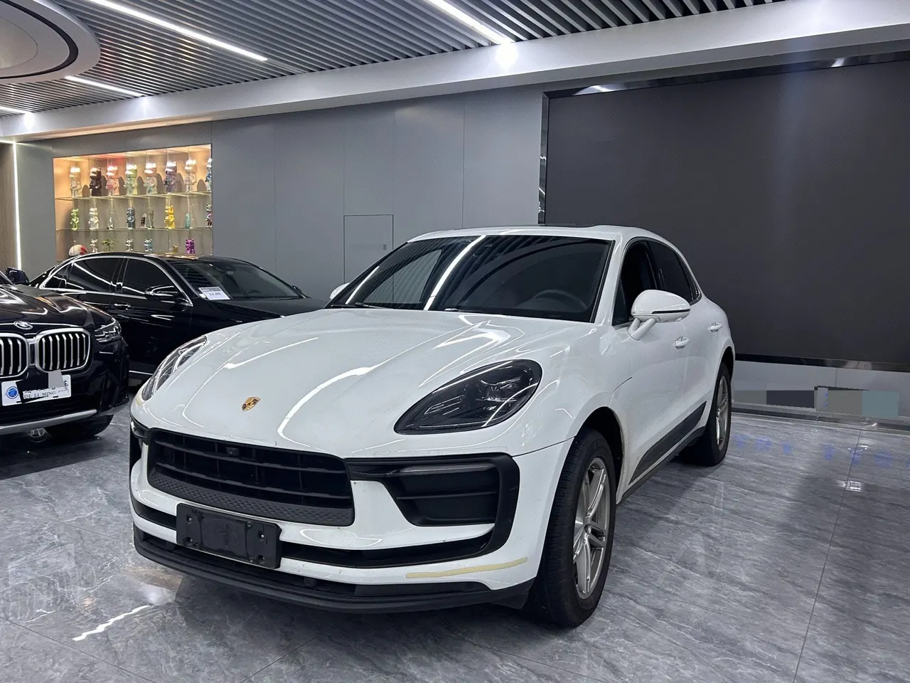 Открыть галерею: Porsche Macan (Imported) 2024 Macan 2.0T Automatic Gear