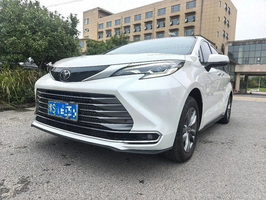 Open image lightbox: Toyota 2024 Sana 2.5 Stepless Four-wheel Drive Deluxe Edition Automatic Transmission