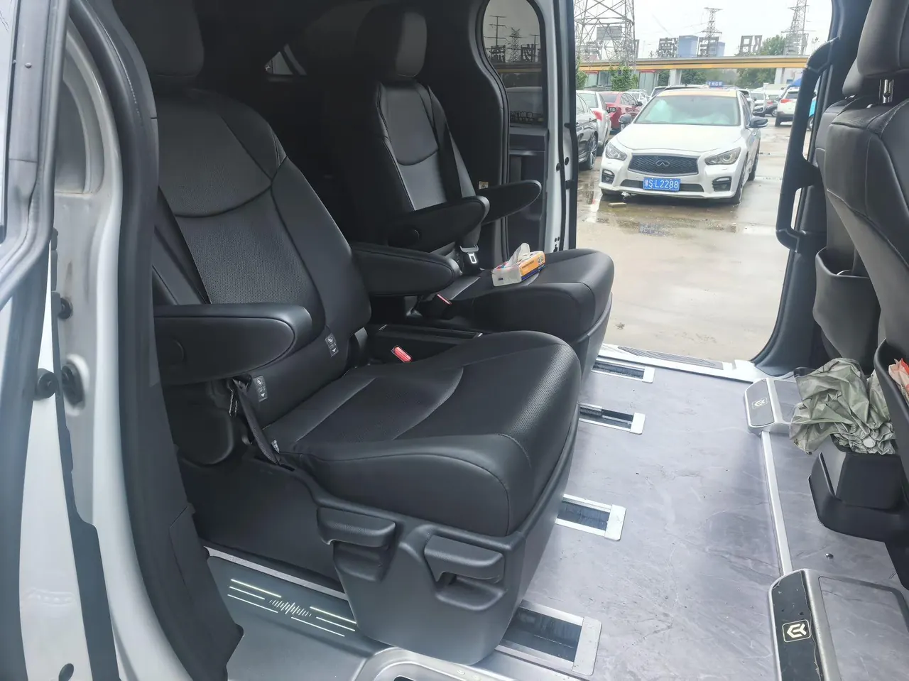 Toyota 2024 Sana 2.5 Stepless Four-wheel Drive Deluxe Edition Automatic Transmission 6