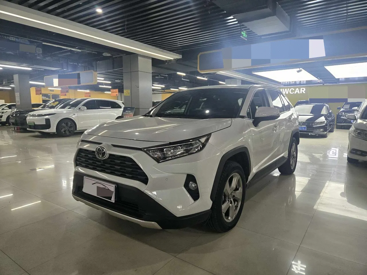 打开图片灯箱:Toyota 2021 RAV4 Rongfeng 2.0 Stepless Four-wheel Drive Fashion PLUS Edition Automatic Gear
