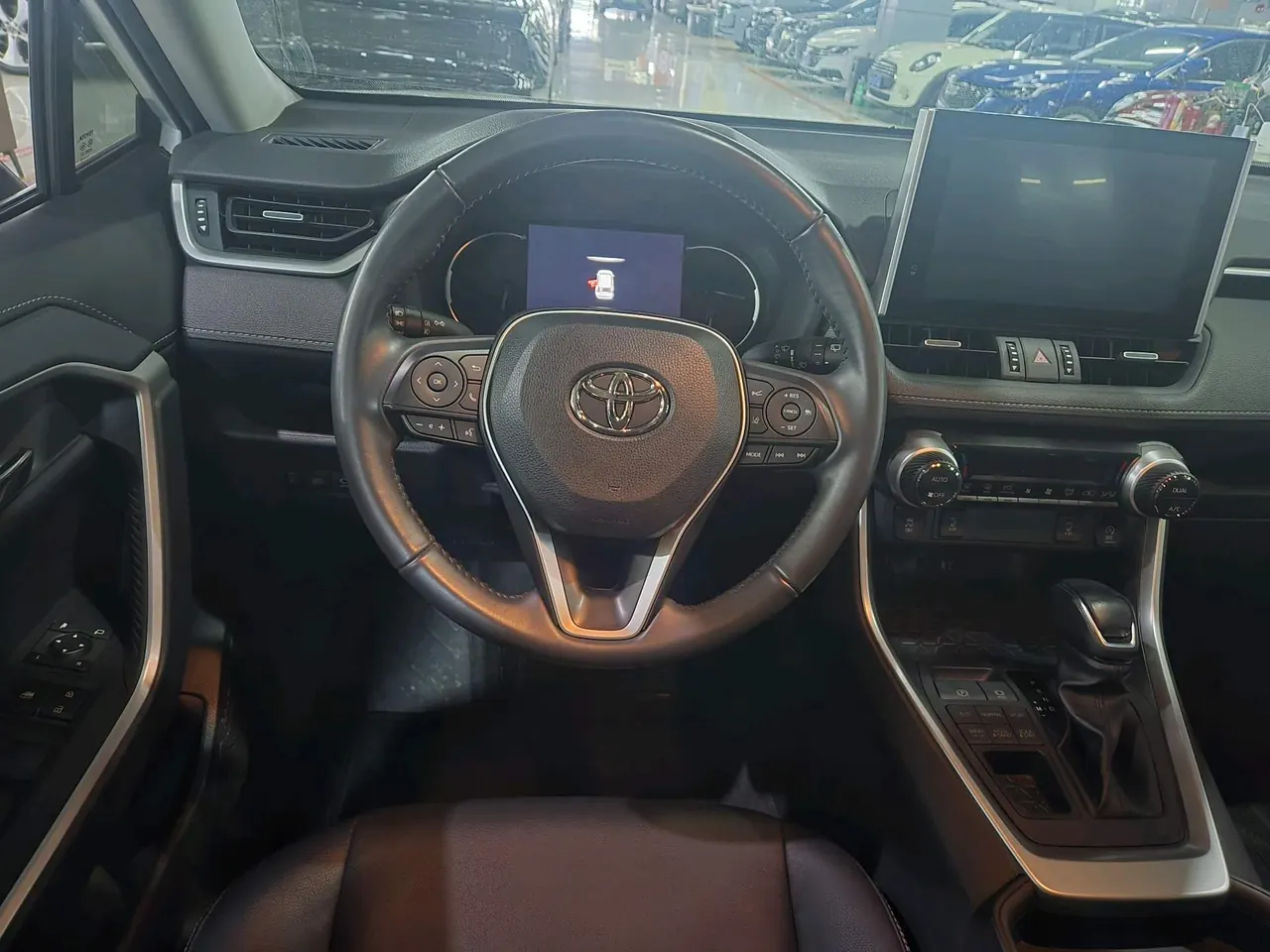 Toyota 2021 RAV4 Rongfeng 2.0 Stepless Four-wheel Drive Fashion PLUS Edition Automatic Gear 4