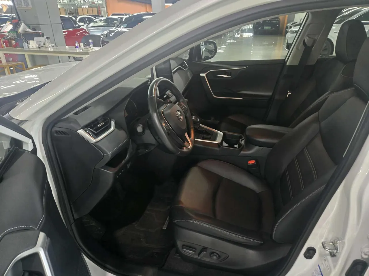 Toyota 2021 RAV4 Rongfeng 2.0 Stepless Four-wheel Drive Fashion PLUS Edition Automatic Gear 8