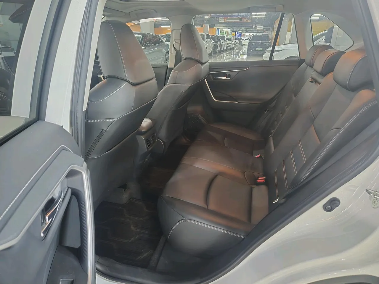 Toyota 2021 RAV4 Rongfeng 2.0 Stepless Four-wheel Drive Fashion PLUS Edition Automatic Gear 9