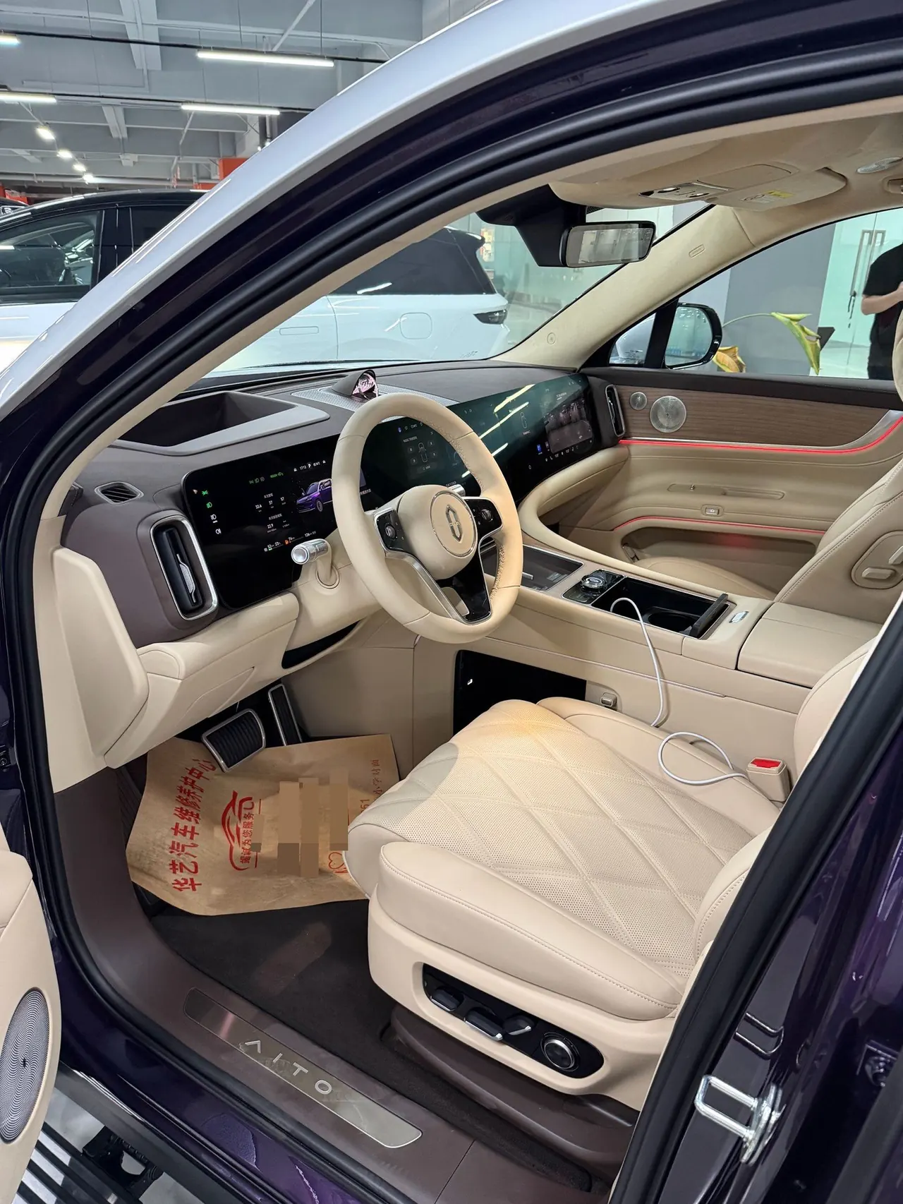 AITO 2025 AITO M9 extended range Ultra version 52kWh 6-seat version (896-line laser Radar) automatic gear 10
