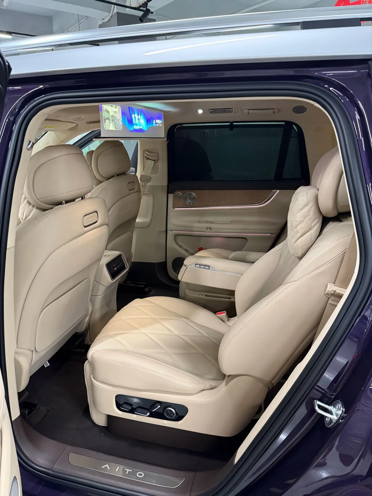 AITO 2025 AITO M9 extended range Ultra version 52kWh 6-seat version (896-line laser Radar) automatic gear 2