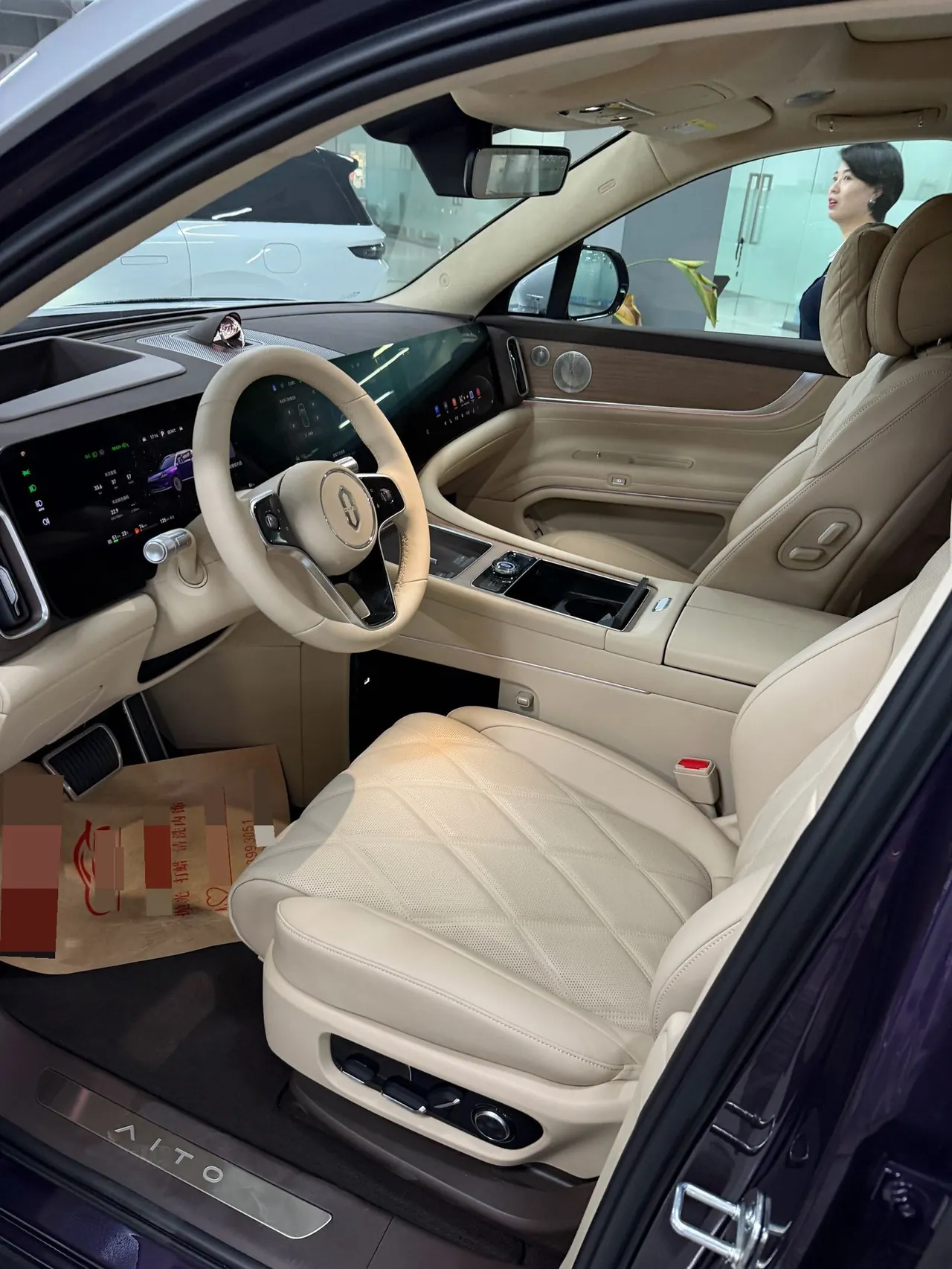 AITO 2025 AITO M9 extended range Ultra version 52kWh 6-seat version (896-line laser Radar) automatic gear 8