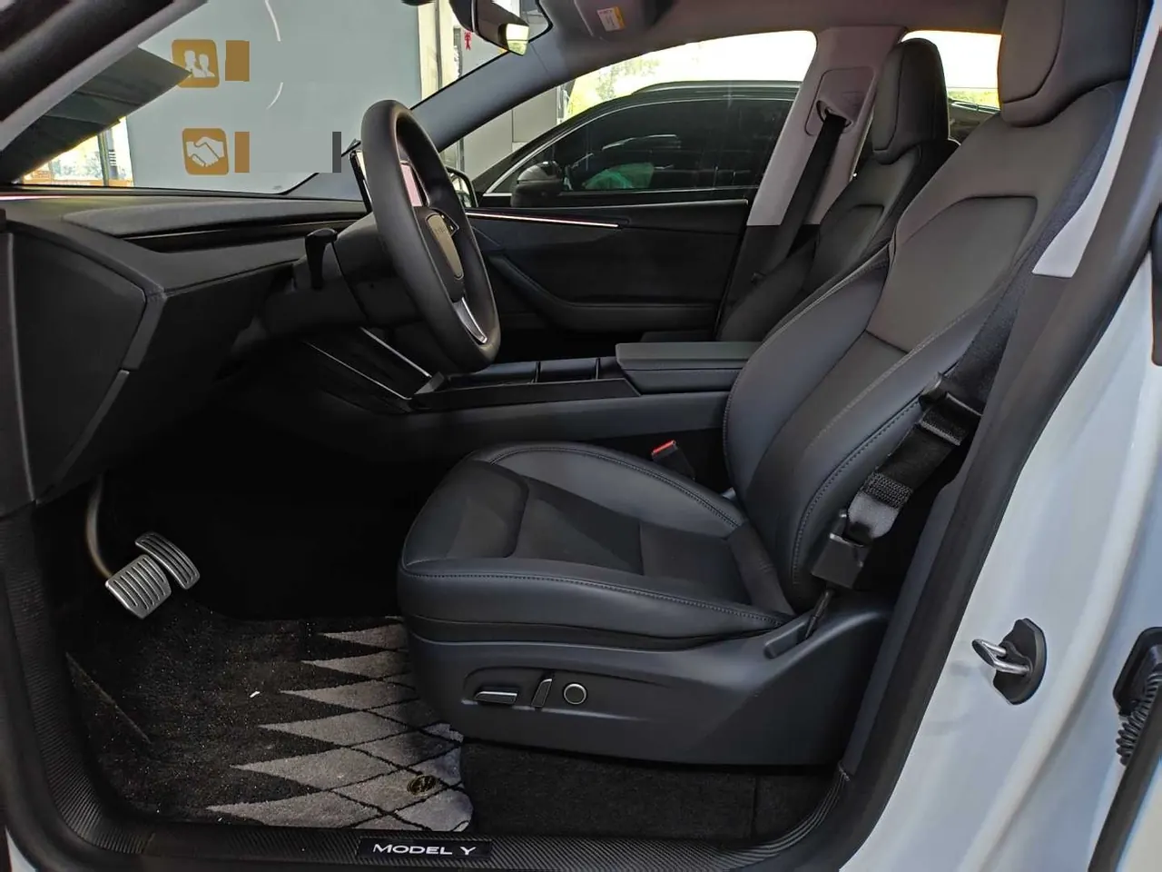 Tesla 2025 Model Y long endurance all-wheel drive version automatic transmission 2