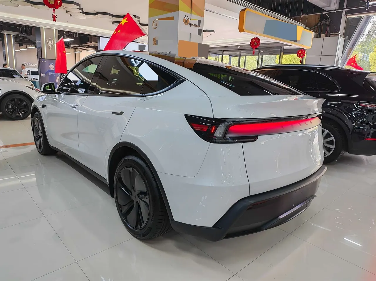 Tesla 2025 Model Y long endurance all-wheel drive version automatic transmission 6