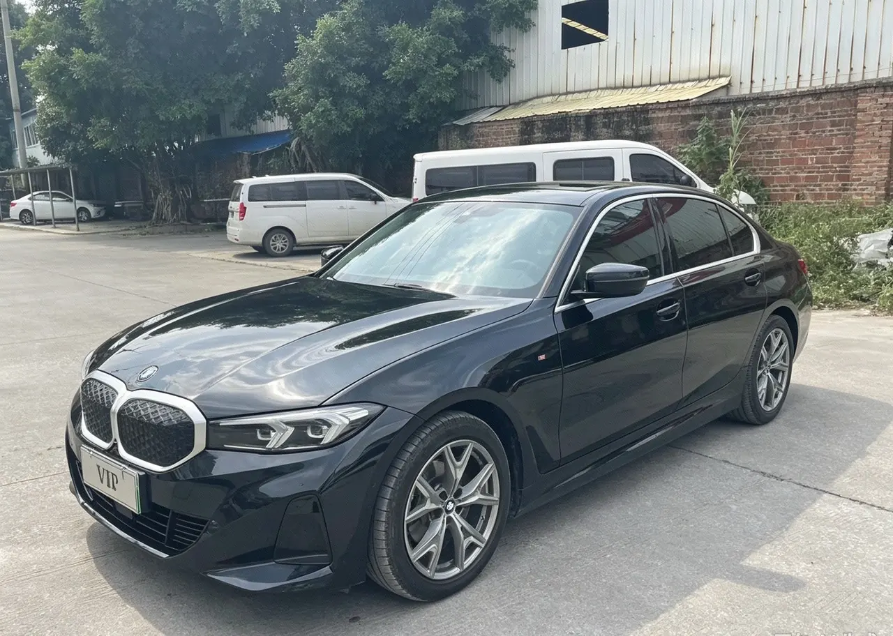 Open image lightbox: BMW 2026 i3 eDrive 35 L automatic gear