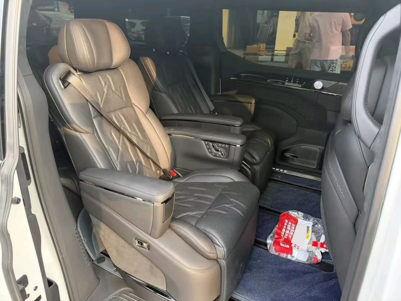 Zeekr 2024 Zeekr 009 7-seat aisle version 108kWh automatic gear 5